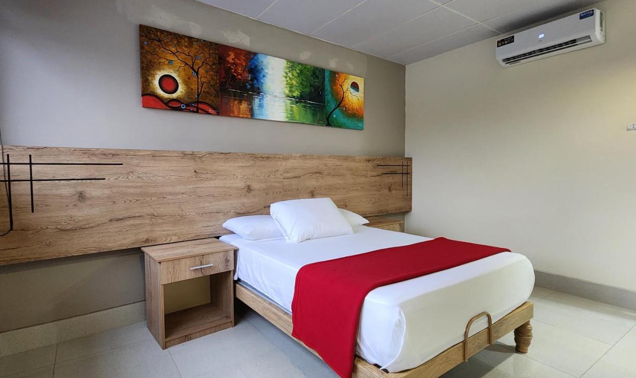 Hotel Murali - Cerca Del Aeropuerto De Гуаякиль Экстерьер фото