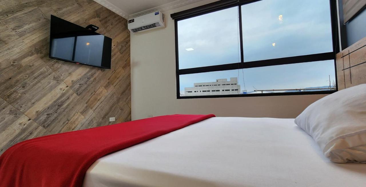 Hotel Murali - Cerca Del Aeropuerto De Гуаякиль Экстерьер фото