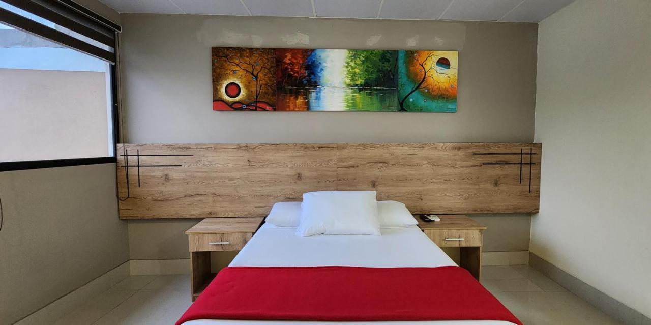 Hotel Murali - Cerca Del Aeropuerto De Гуаякиль Экстерьер фото