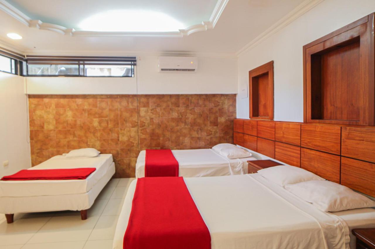 Hotel Murali - Cerca Del Aeropuerto De Гуаякиль Экстерьер фото