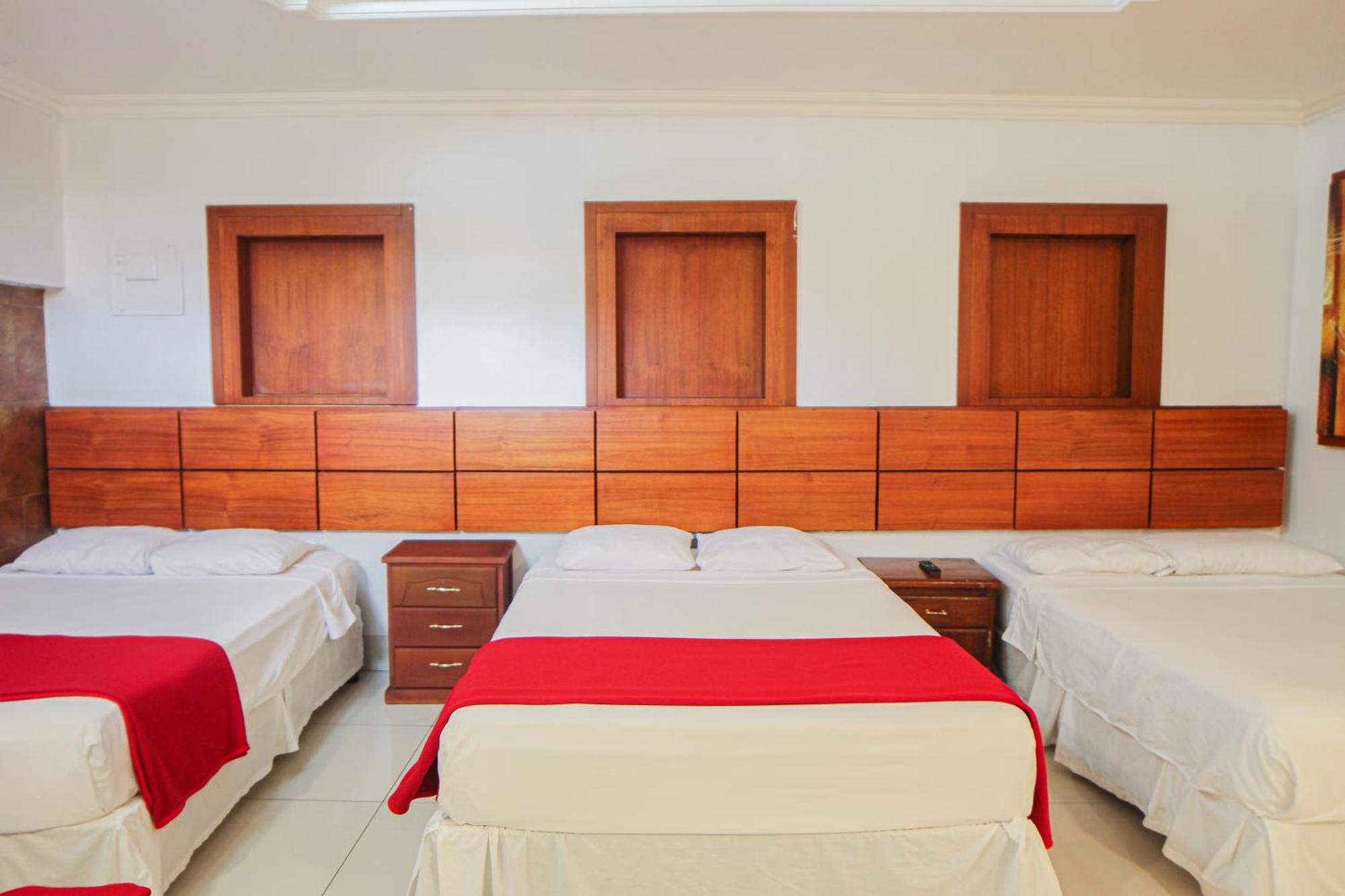 Hotel Murali - Cerca Del Aeropuerto De Гуаякиль Экстерьер фото