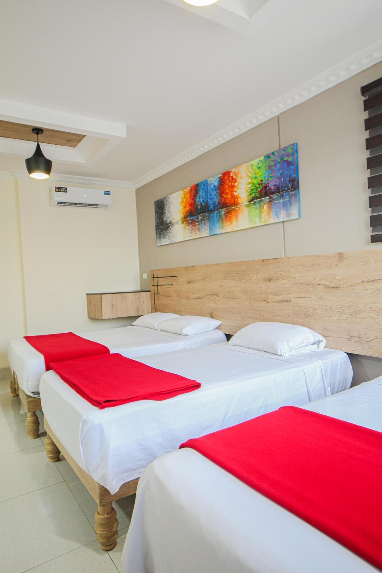 Hotel Murali - Cerca Del Aeropuerto De Гуаякиль Экстерьер фото